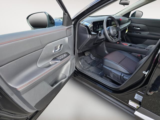 New 2026 Nissan Kicks SR w/ Cold Weather Package FWD image 17