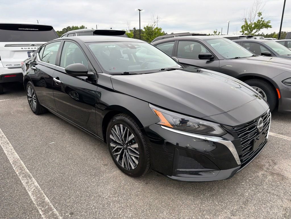 Used 2024 Nissan Altima 2.5 SV FWD image 10