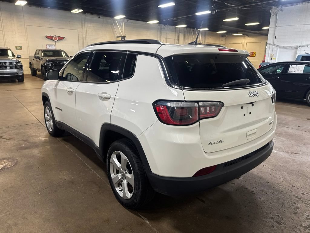 Used 2017 Jeep Compass Latitude w/ Popular Equipment Group AWD/4WD image 2