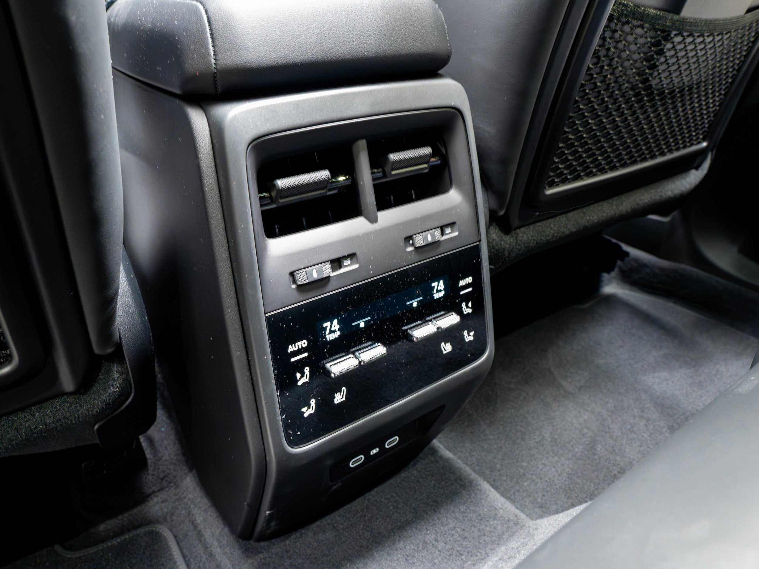 Certified 2025 Porsche Macan 4S Electric AWD/4WD image 34