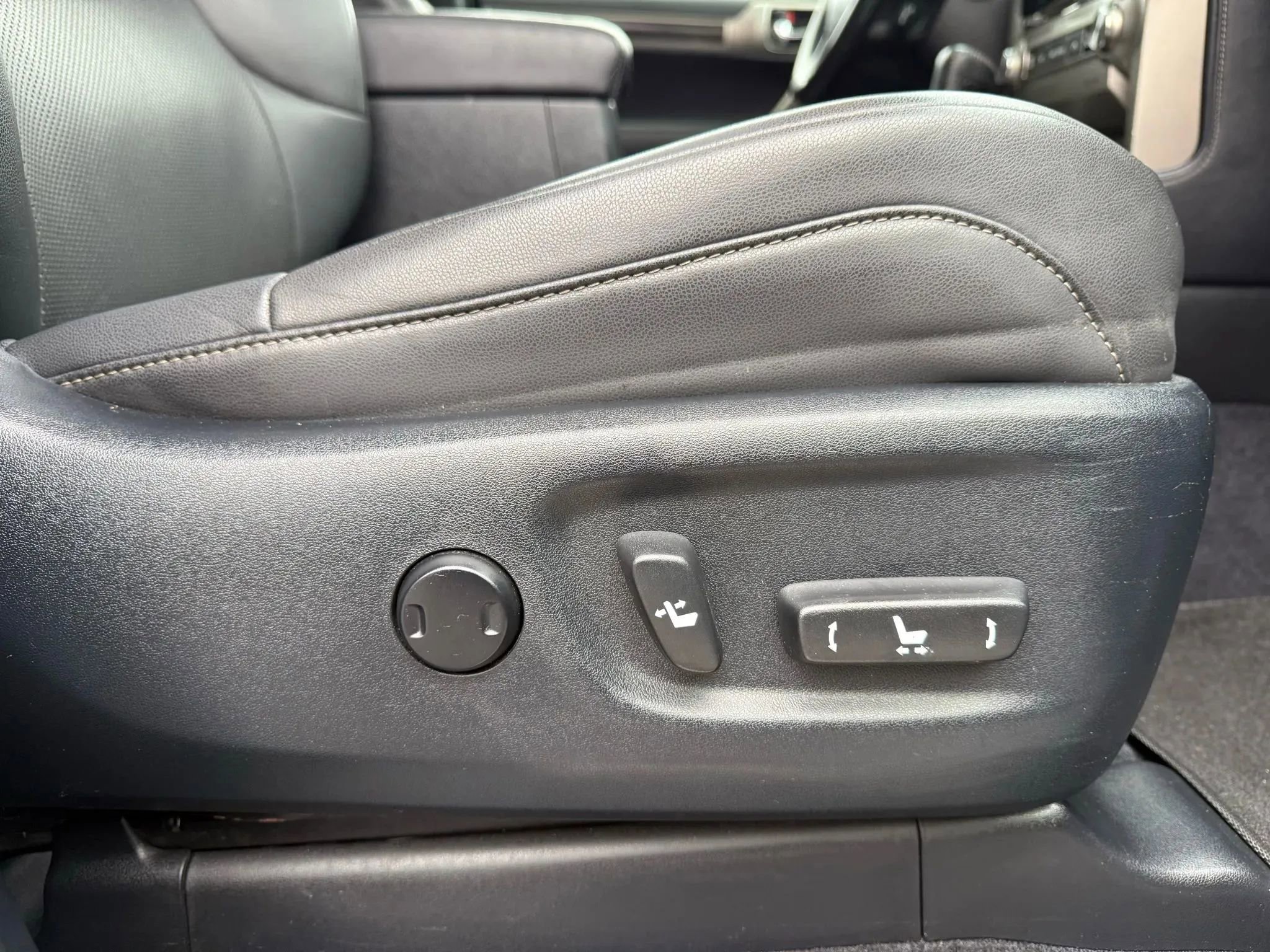 Used 2015 Lexus GX 460 w/ Navigation Package image 36