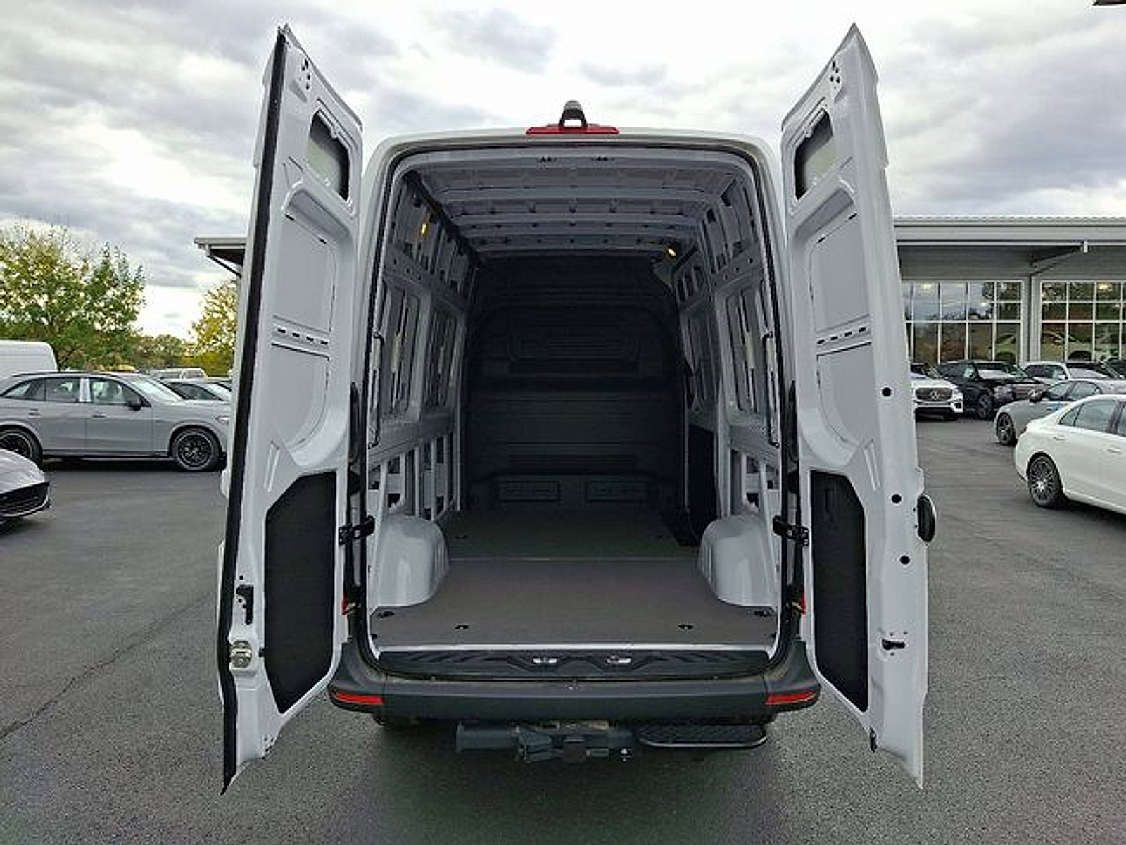 Used 2025 Mercedes-Benz Sprinter 2500 image 8