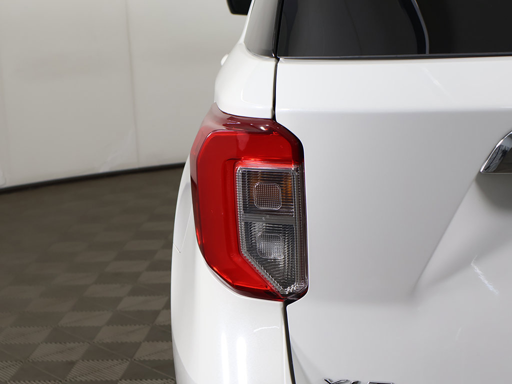 Used 2024 Ford Explorer XLT AWD/4WD image 14