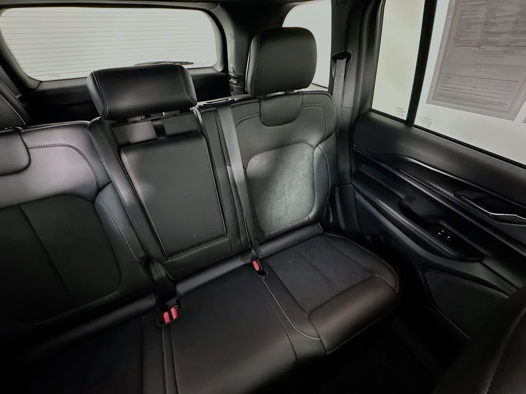 Used 2025 Jeep Grand Cherokee Altitude AWD/4WD image 14
