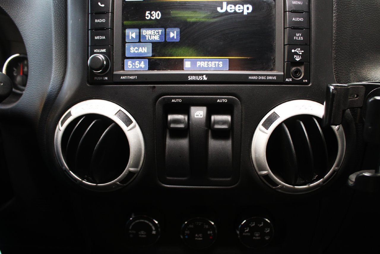 Used 2017 Jeep Wrangler Rubicon AWD/4WD image 11