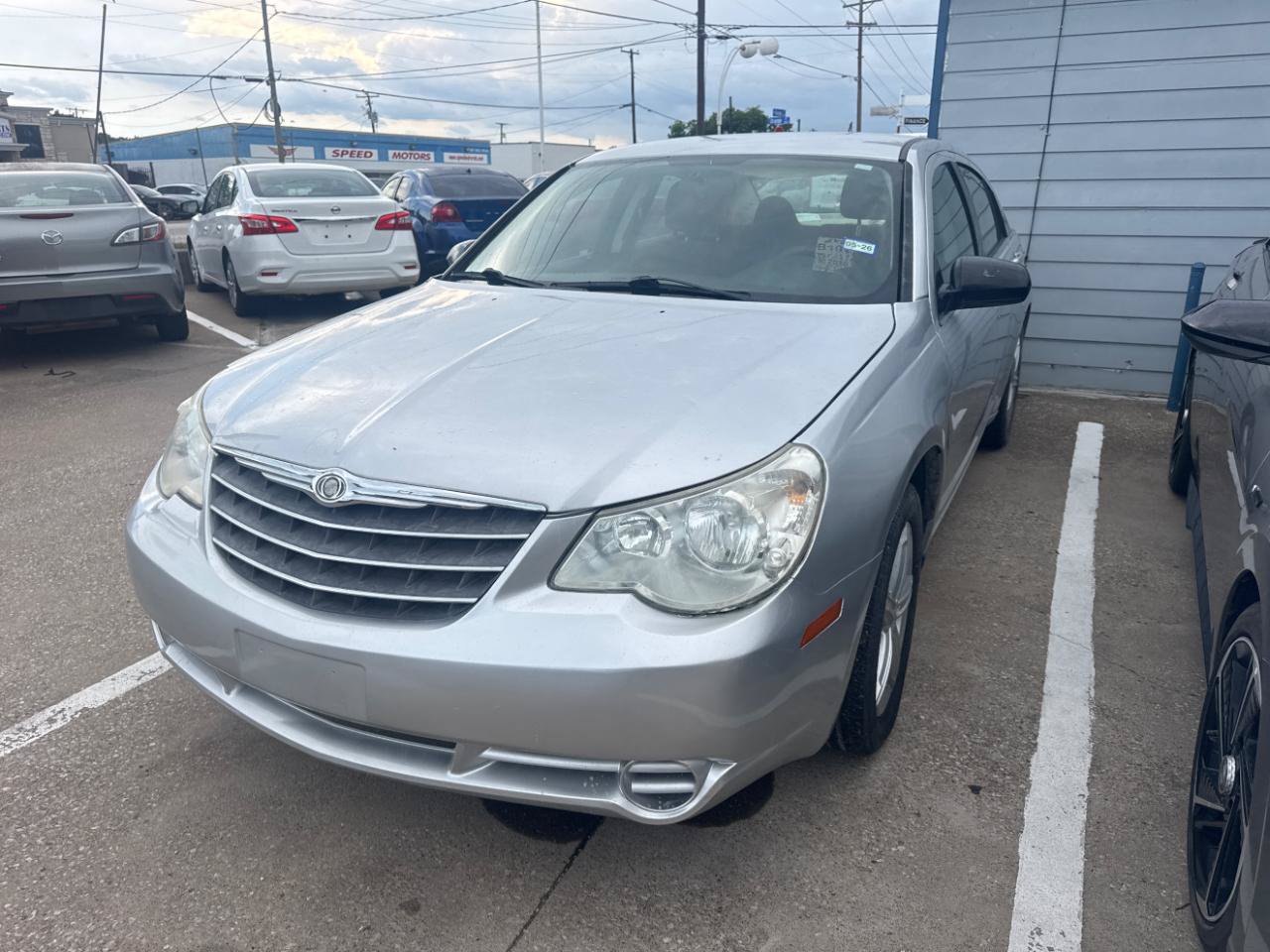 Used 2010 Chrysler Sebring Touring FWD image 1