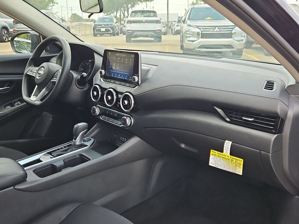 Used 2025 Nissan Sentra SV FWD image 32