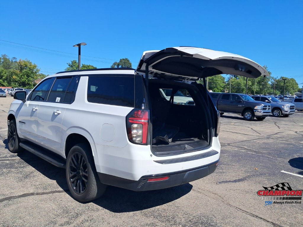 Used 2023 Chevrolet Suburban RST w/ Luxury Package AWD/4WD image 13