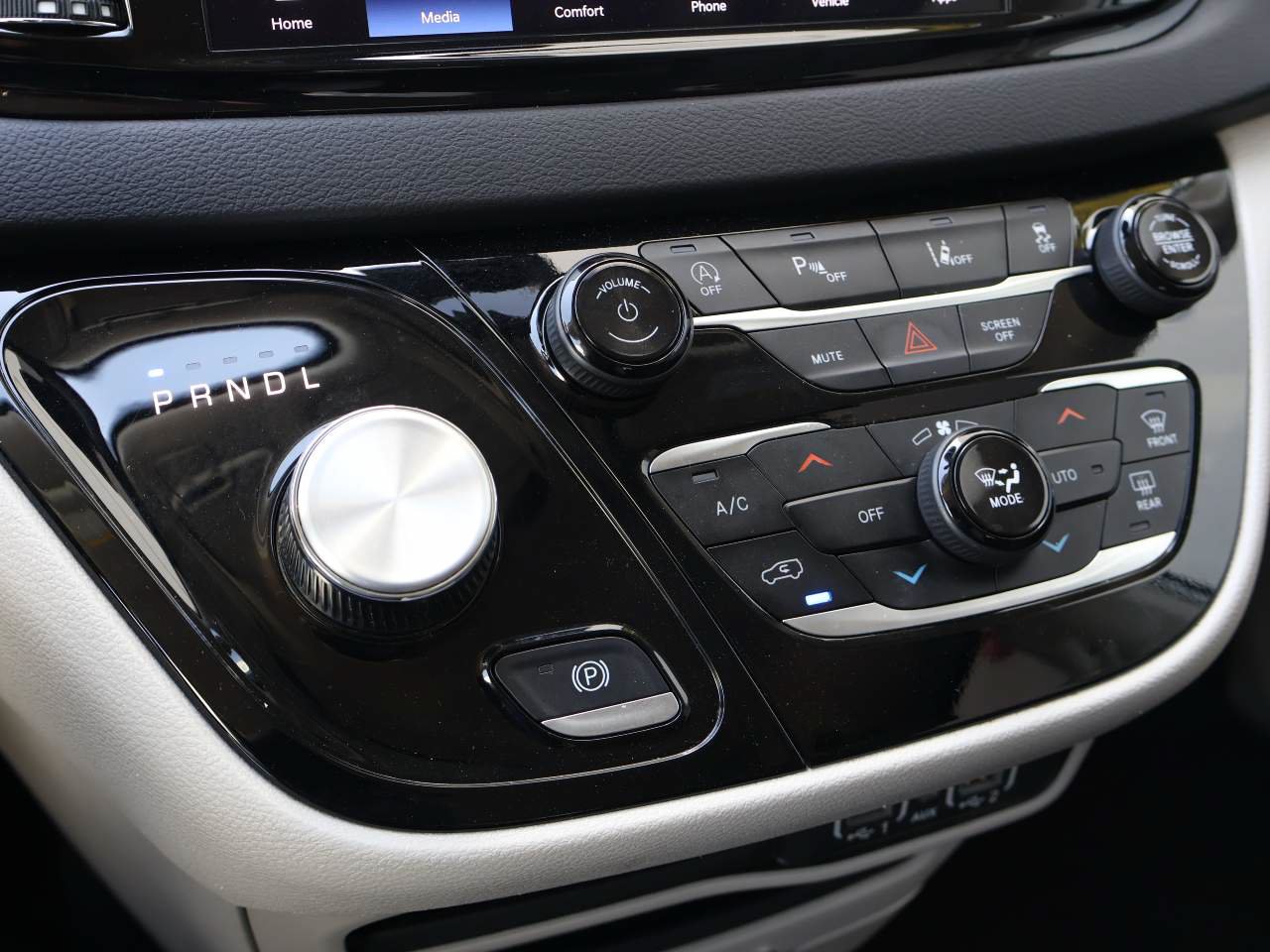 Certified 2024 Chrysler Pacifica Touring-L FWD image 17