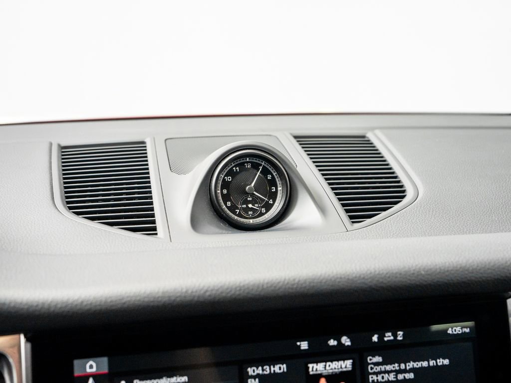 Used 2025 Porsche Macan image 16