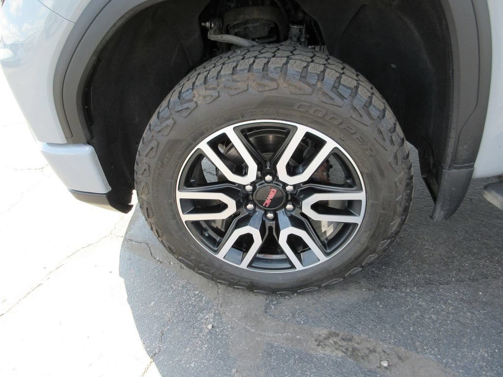 Used 2024 GMC Sierra 1500 AT4 w/ Technology Package AWD/4WD image 14
