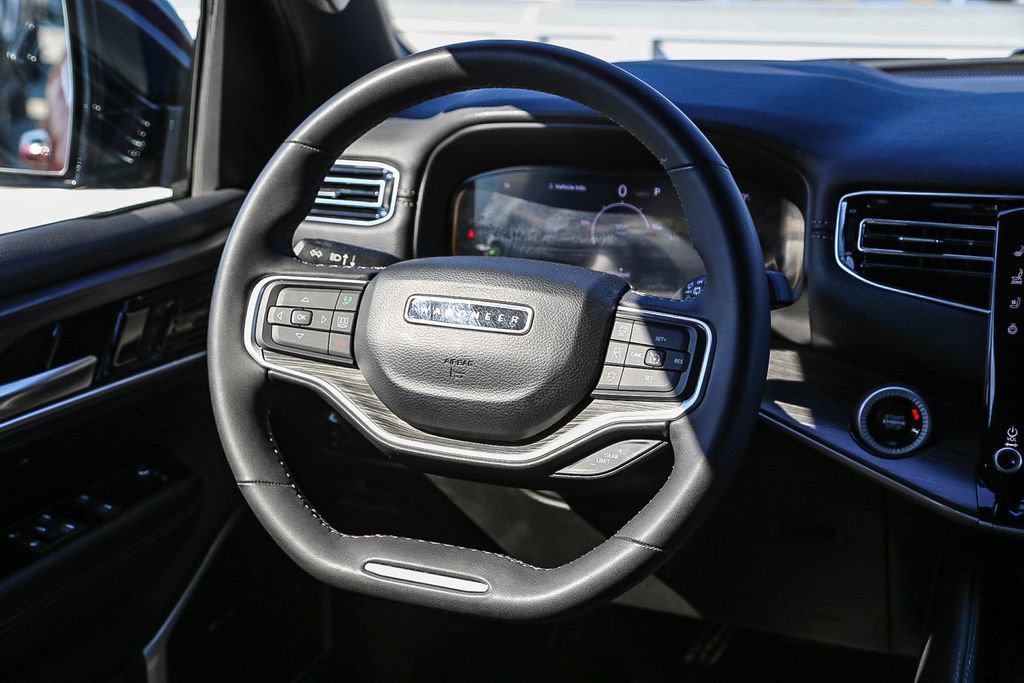 Used 2024 Jeep Wagoneer L Series II image 16