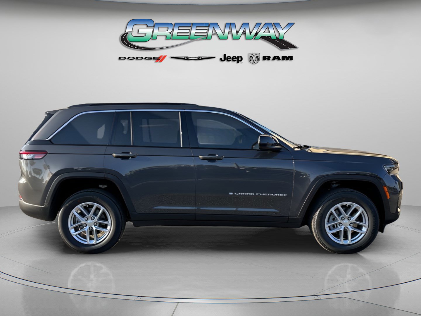 New 2025 Jeep Grand Cherokee Laredo image 5