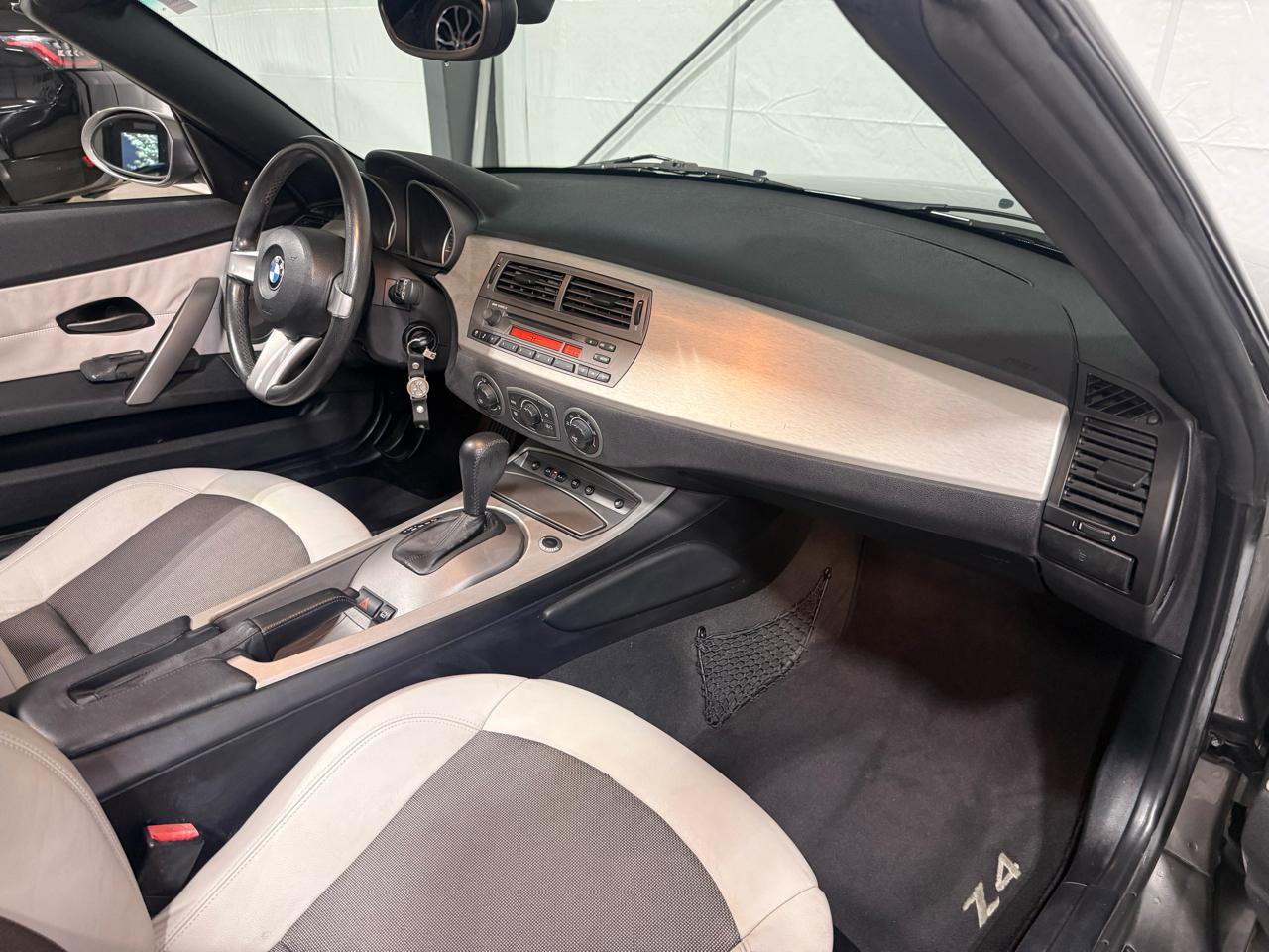 Used 2003 BMW Z4 2.5i RWD image 16