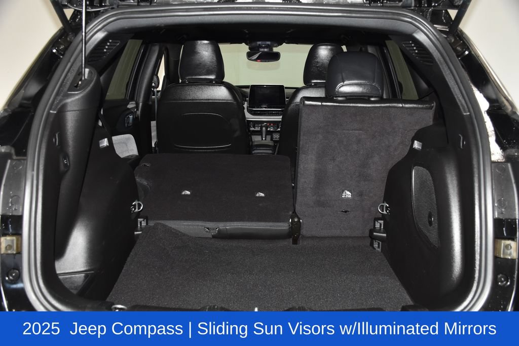 Used 2025 Jeep Compass Latitude w/ Sun & Sound Group AWD/4WD image 31
