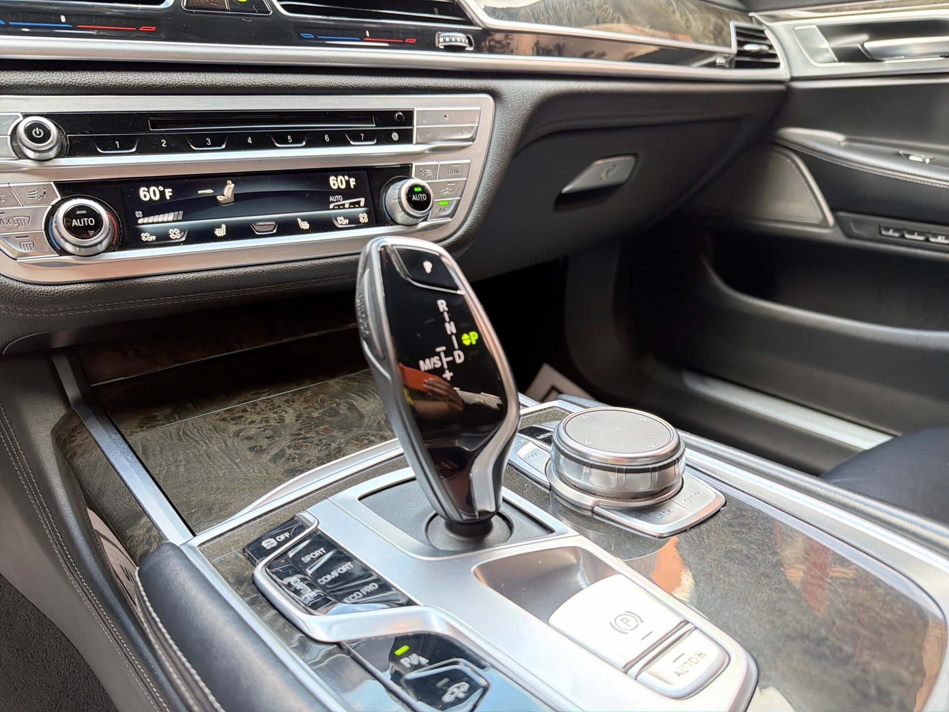 Used 2019 BMW 750i xDrive w/ M Sport Package AWD/4WD image 23