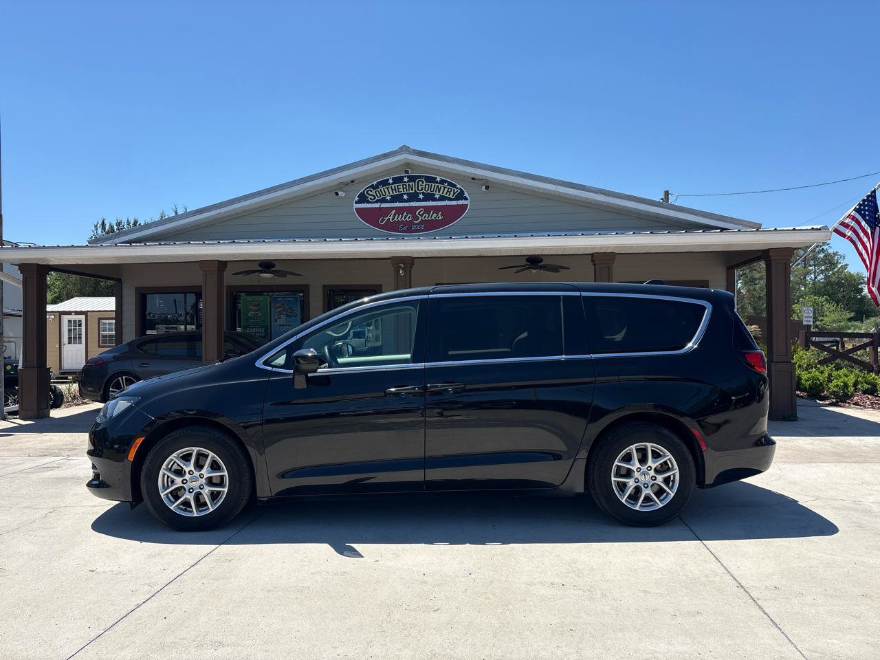 Used 2023 Chrysler Voyager LX FWD image 8