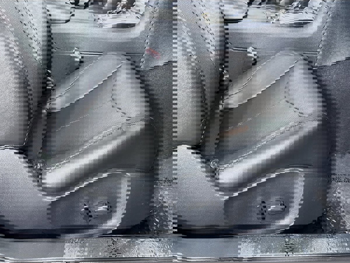 Used 2014 INFINITI Q60 Convertible w/ Premium Package image 33