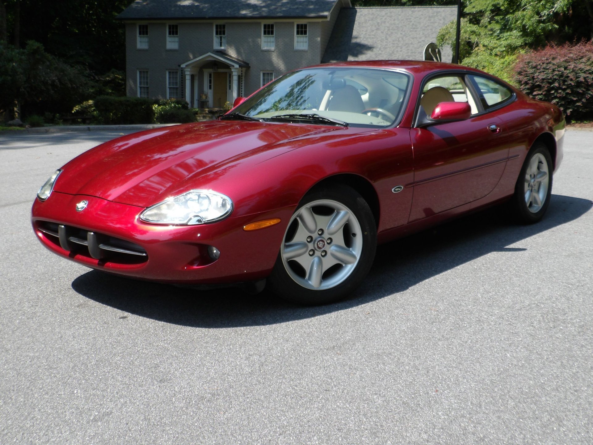 Used 1997 Jaguar XK8 Coupe RWD image 10