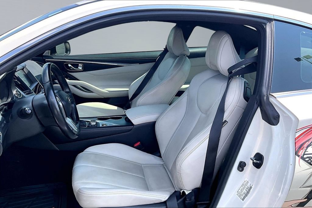 Used 2018 INFINITI Q60 3.0t Luxe RWD image 24
