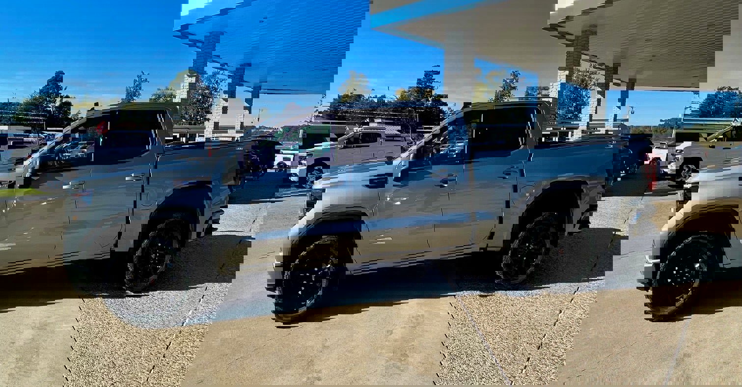 New 2026 GMC Sierra 1500 Elevation image 4