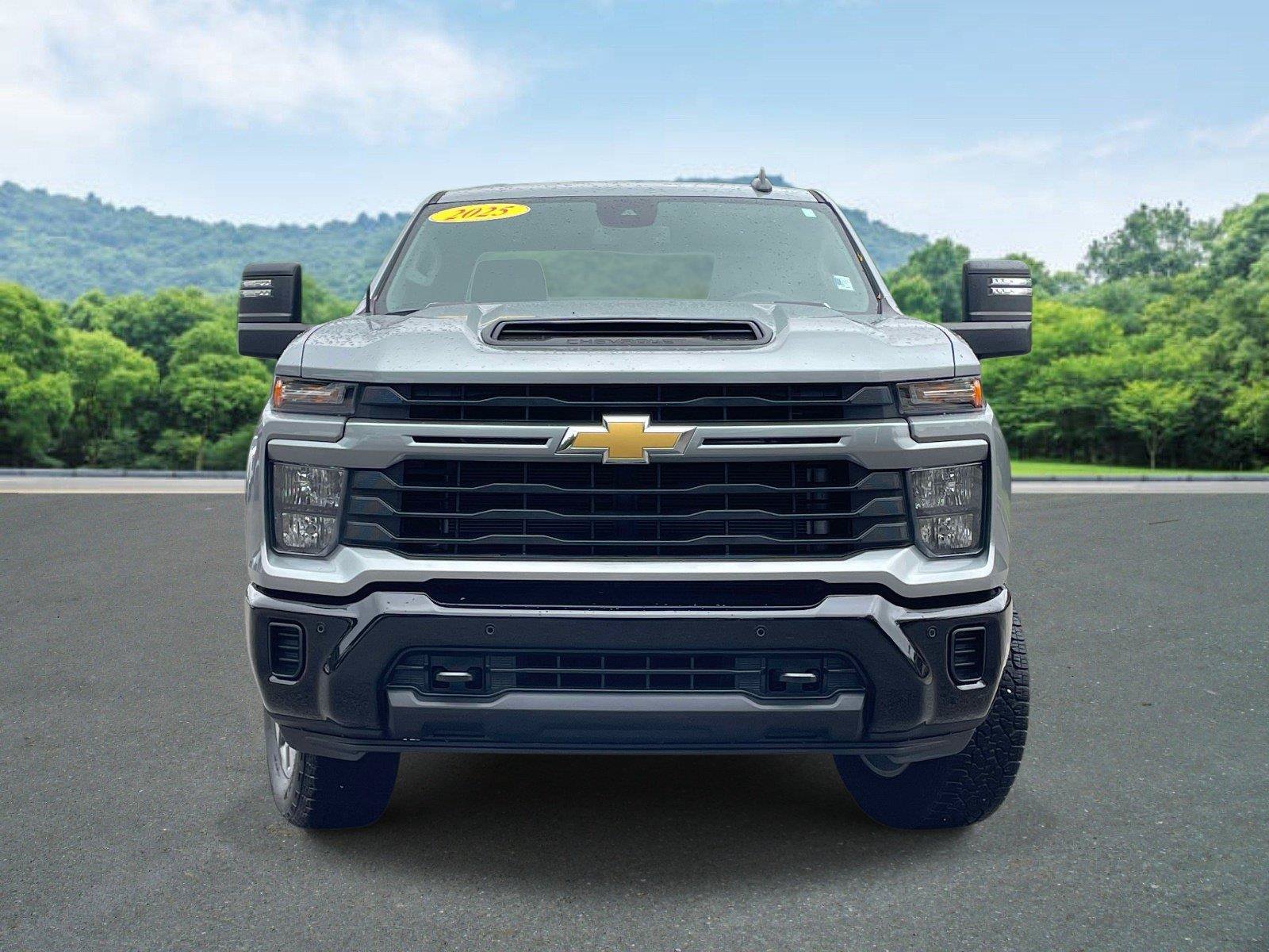 Used 2025 Chevrolet Silverado 2500 Custom w/ Custom Value Package AWD/4WD image 8