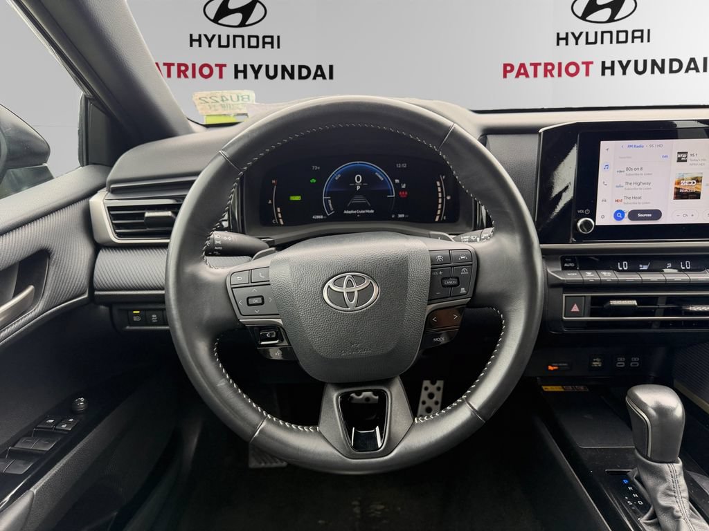 Used 2025 Toyota Camry SE FWD image 12