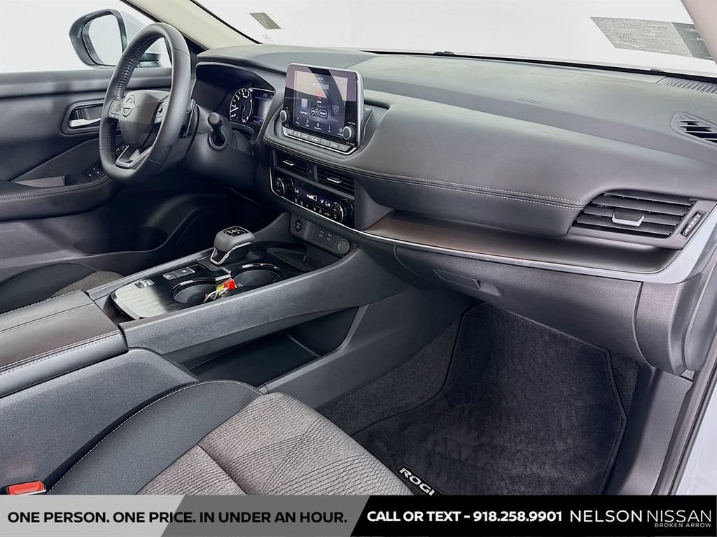 Certified 2026 Nissan Rogue SV FWD image 26
