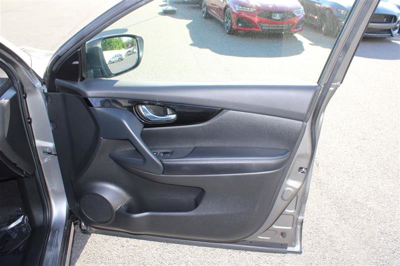 Used 2021 Nissan Rogue Sport SV FWD image 11