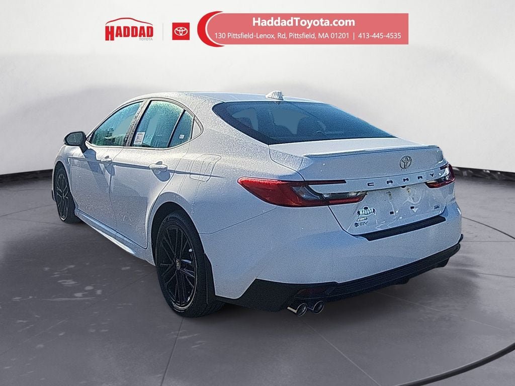 Used 2025 Toyota Camry SE AWD/4WD image 3
