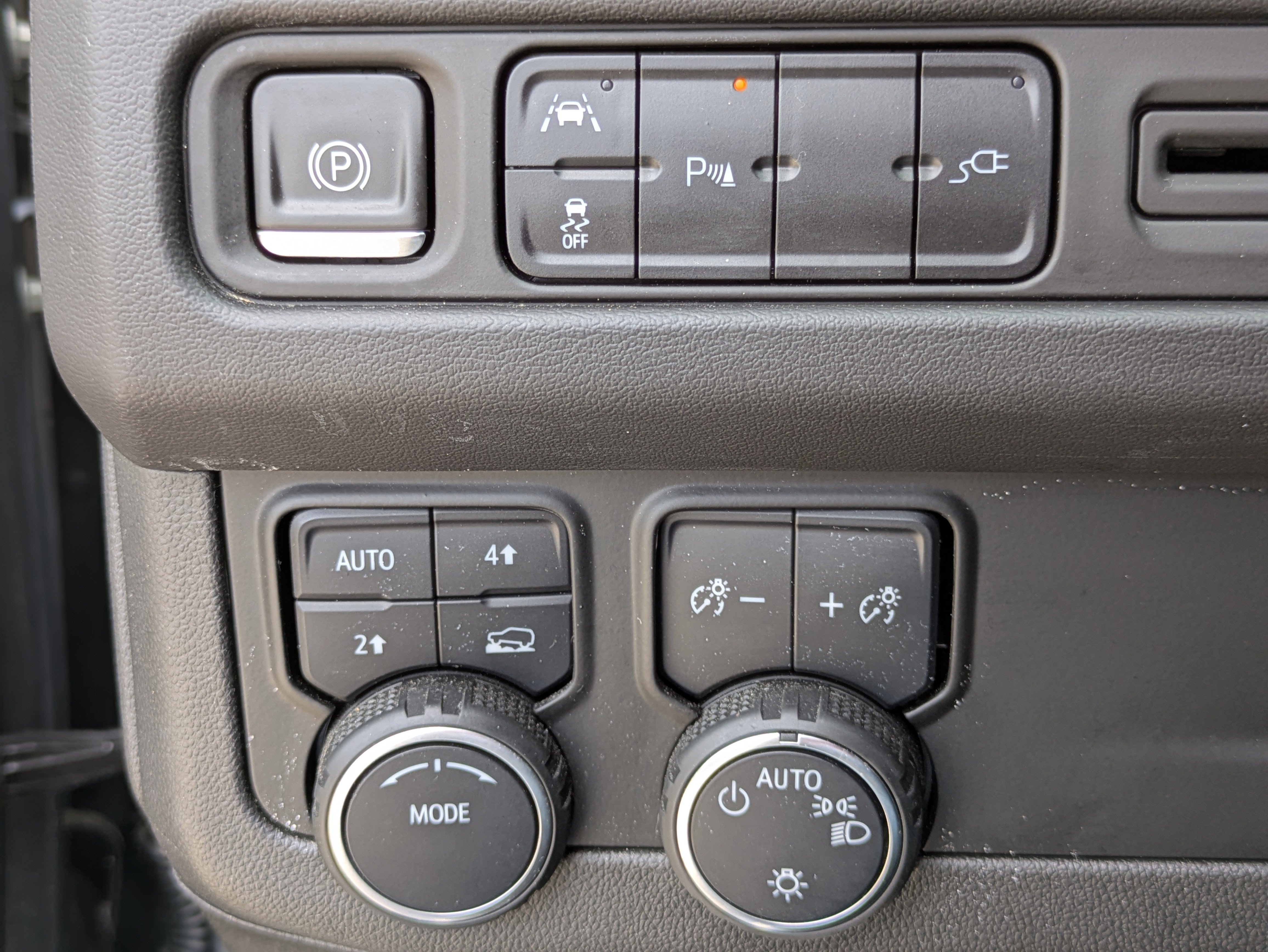 Used 2021 Chevrolet Tahoe RST w/ Luxury Package AWD/4WD image 25