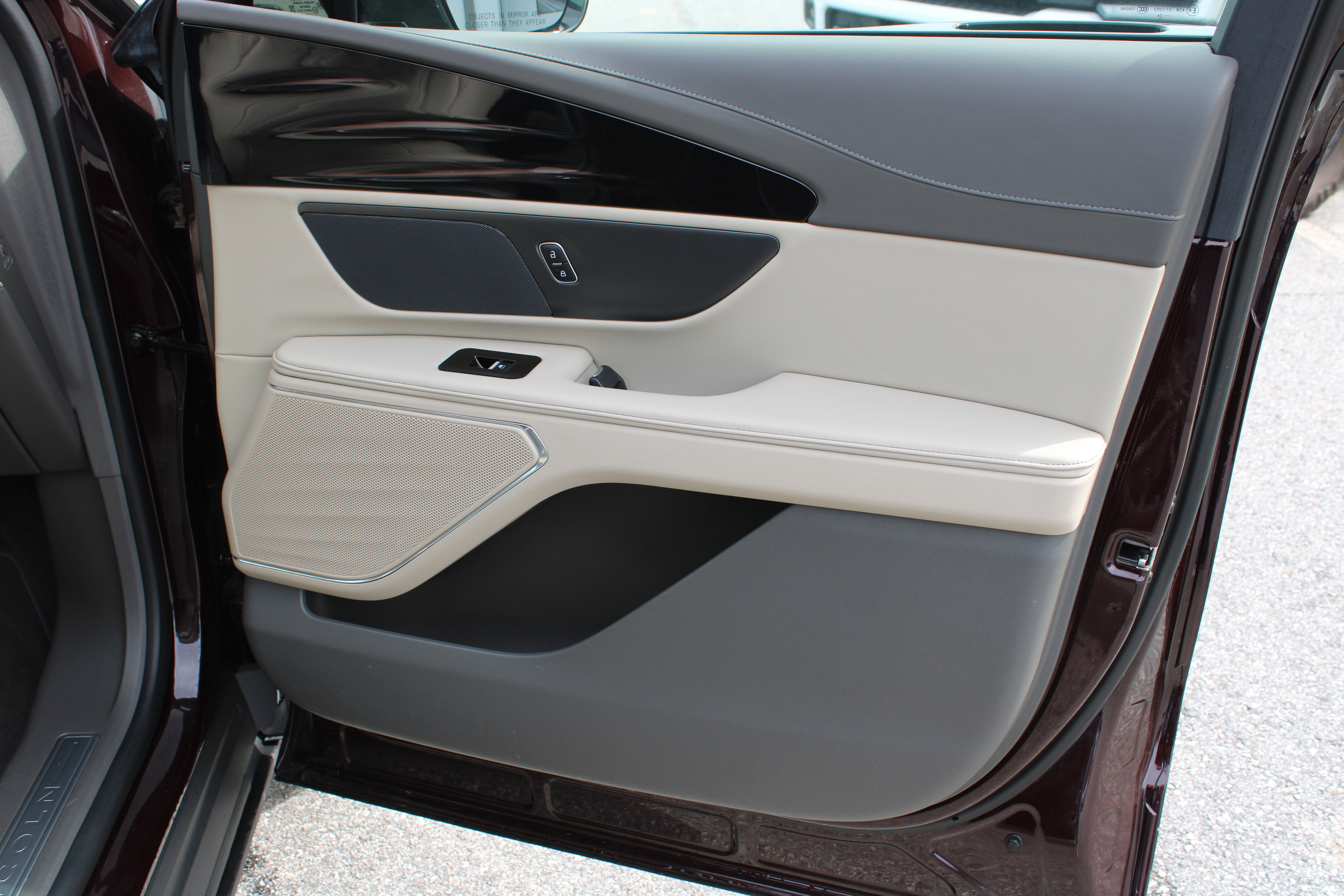 Used 2024 Lincoln Nautilus Premier image 16