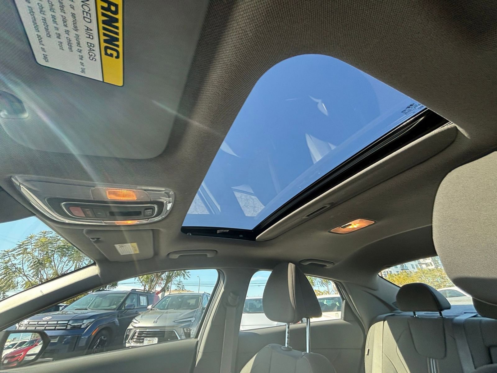 Used 2025 Hyundai Elantra SEL image 31