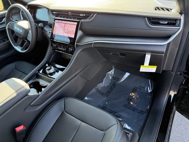 New 2025 Jeep Grand Cherokee Limited w/ Black Appearance Package RWD image 15