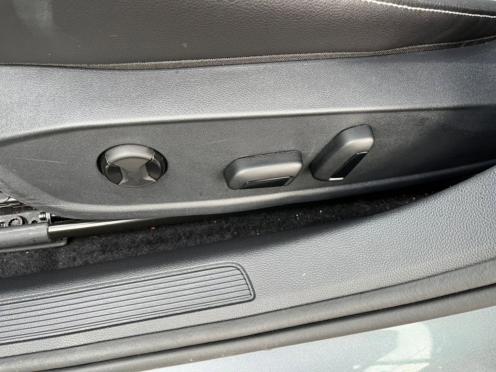 Used 2025 Volkswagen Jetta SE image 23