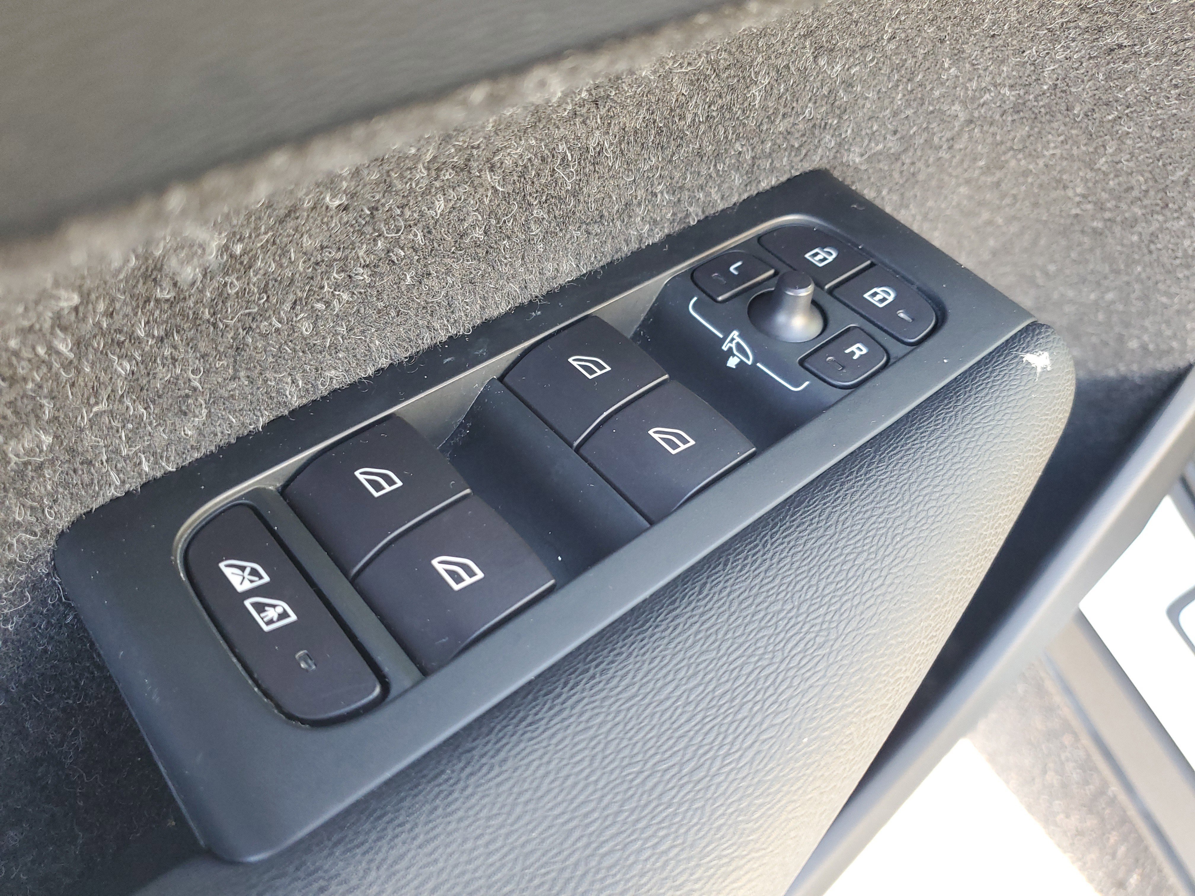 Used 2019 Volvo XC40 T5 Inscription image 19