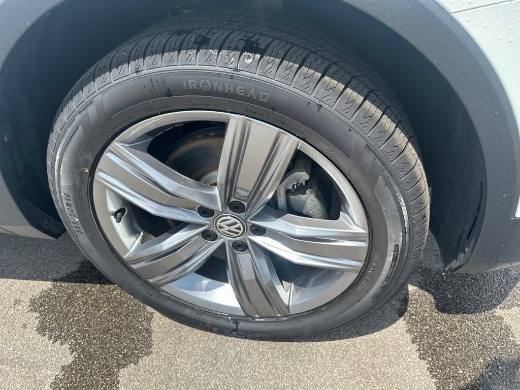 Used 2021 Volkswagen Tiguan SEL AWD/4WD image 35