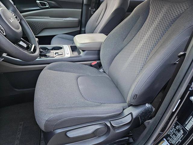 Used 2025 Kia Carnival LX FWD image 14