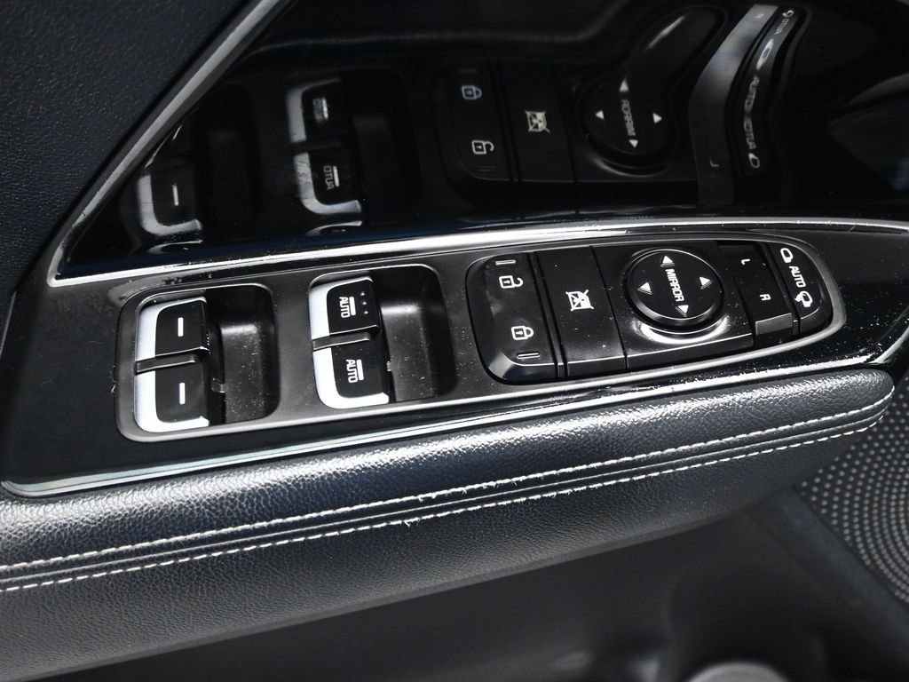 Used 2018 Kia Niro EX image 11