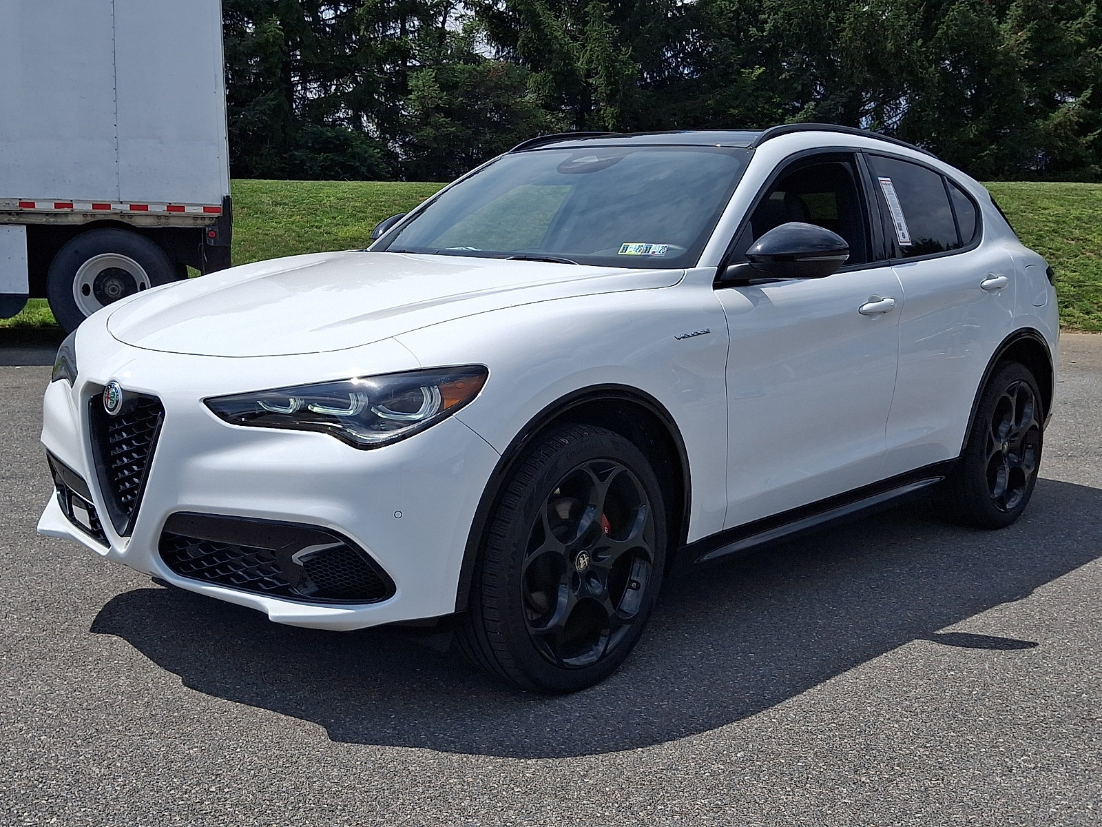 New 2025 Alfa Romeo Stelvio Sprint AWD/4WD image 3