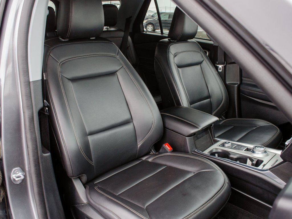 Used 2022 Ford Explorer XLT w/ Equipment Group 202A image 33