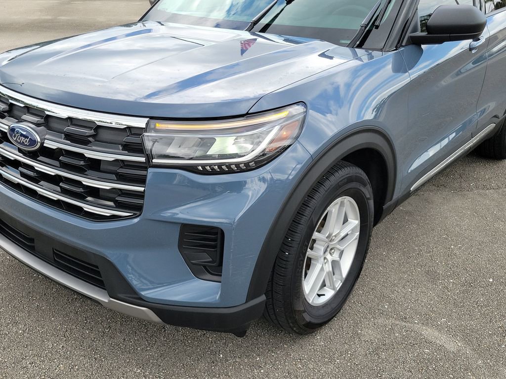 Certified 2025 Ford Explorer Active RWD image 9