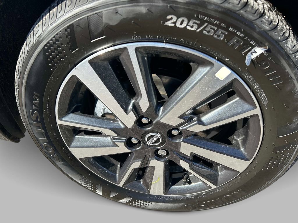 Used 2025 Nissan Versa SV w/ Trunk Package image 9