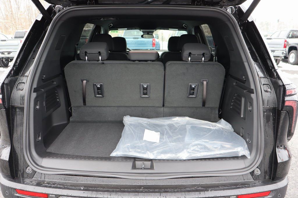 Used 2025 Chevrolet Traverse LT image 13