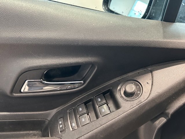 Used 2022 Chevrolet Trax LT w/ Premium Seat Package image 8