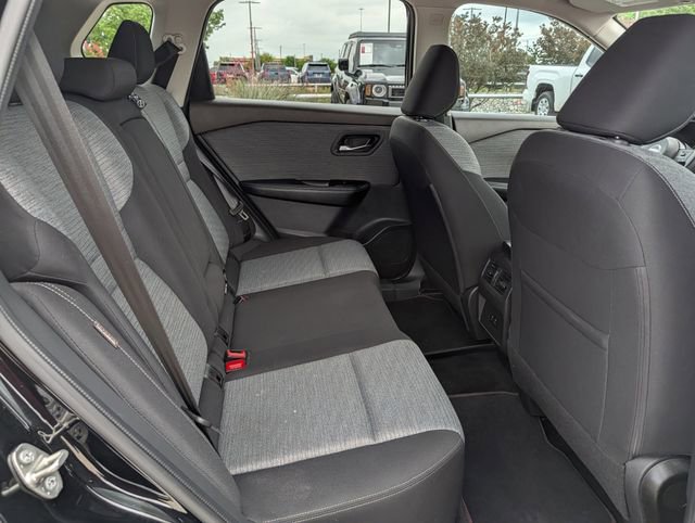 Used 2023 Nissan Rogue SV image 29