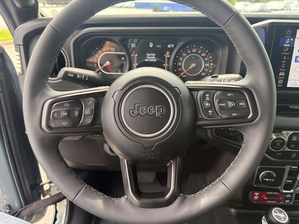 Used 2025 Jeep Wrangler Unlimited Rubicon AWD/4WD image 10