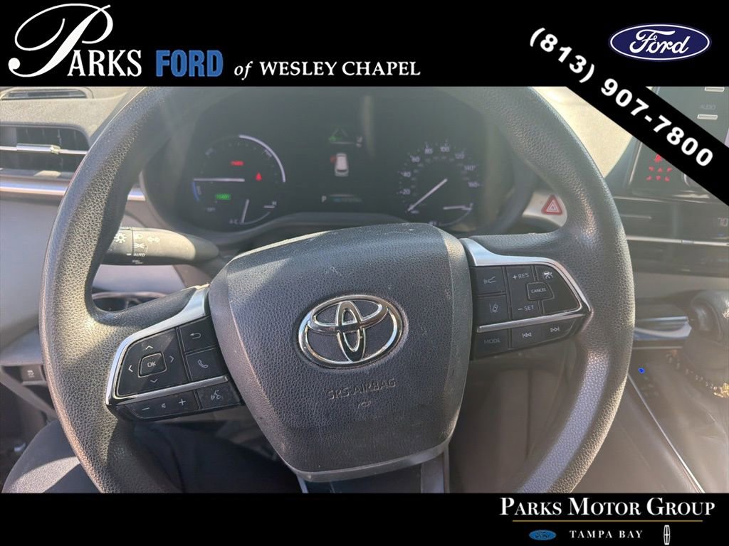 Used 2021 Toyota Sienna LE w/ LE Plus Package image 4