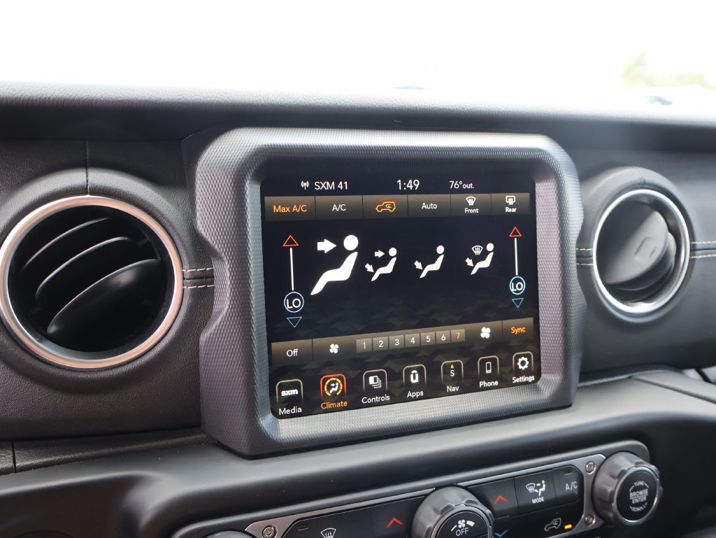 Used 2023 Jeep Wrangler Unlimited Sahara AWD/4WD image 31