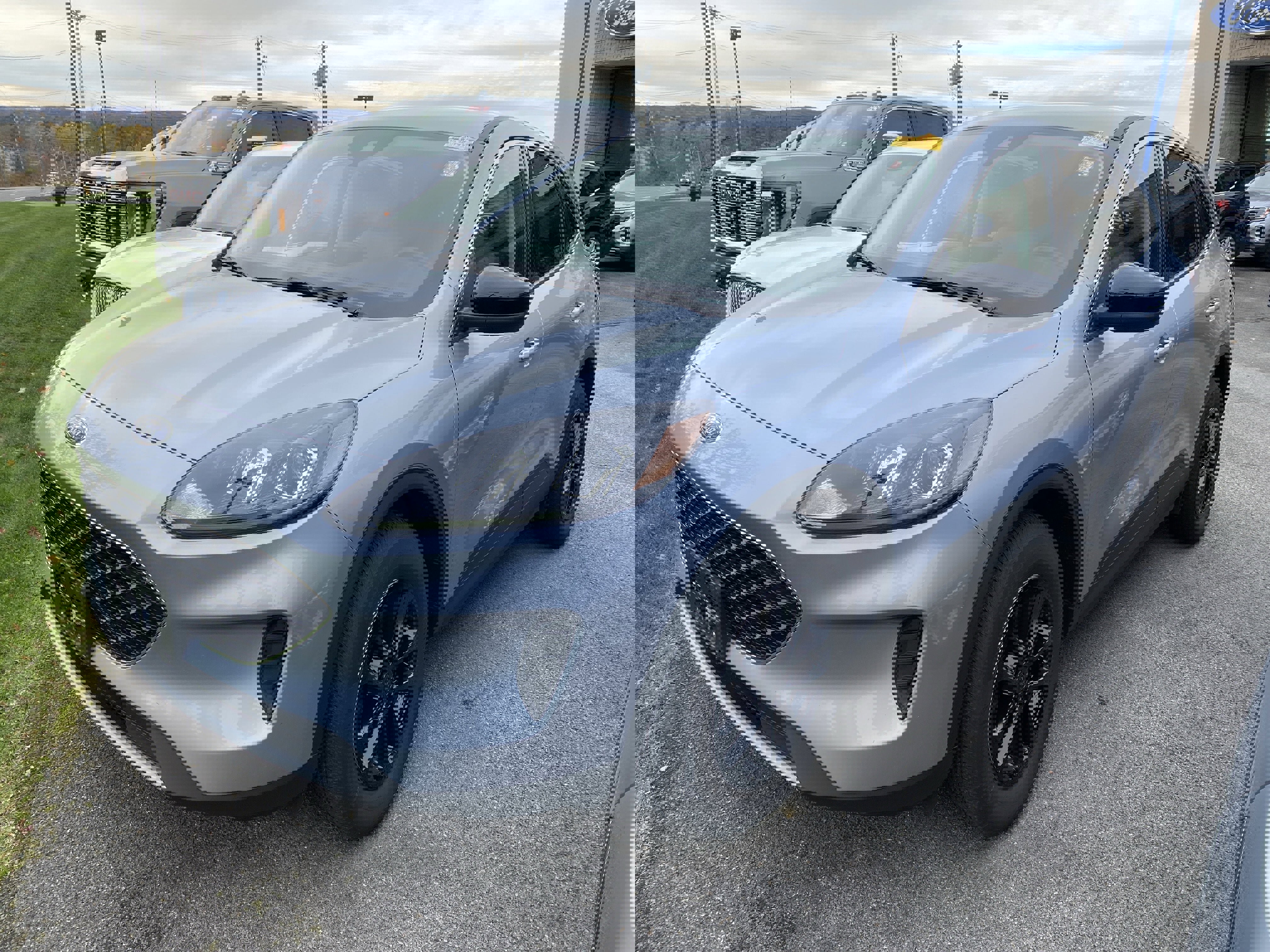 Used 2022 Ford Escape SE w/ Cold Weather Package image 4